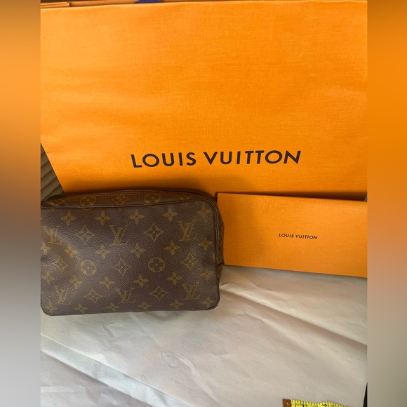 Louis Vuitton Monogram Trousse Toilette 23 w/Shopping Tote - Picture 3 of 16